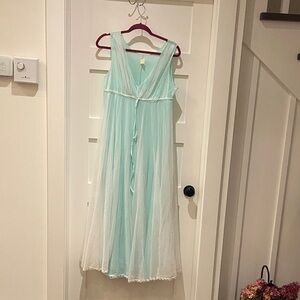 Vintage Elegant Mint Green Nightgown​​​